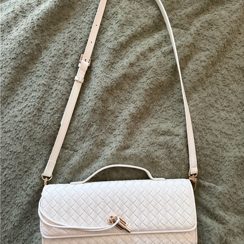 Source Unknown White Woven Crossbody Bag with Gold Hardware/ never used